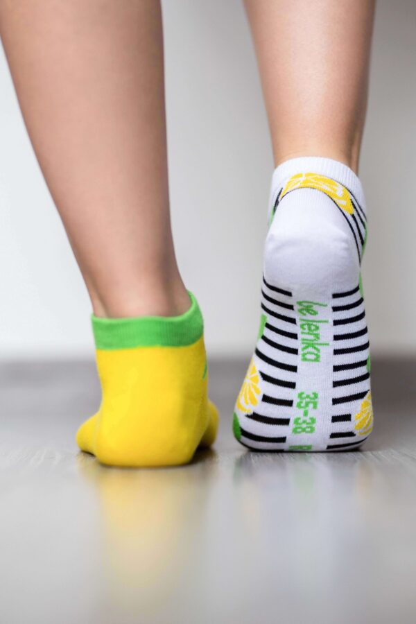 Be Lenka barefoot sokid Lemon