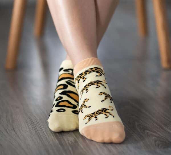 Be Lenka barefoot sokid Leopard
