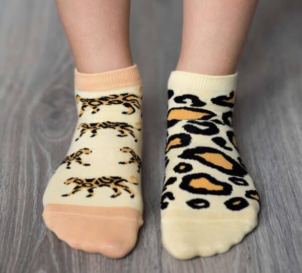 Be Lenka barefoot sokid Leopard