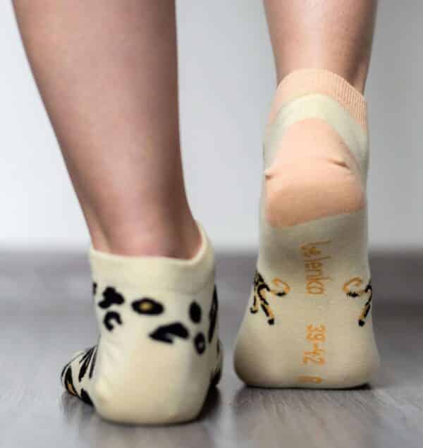 Be Lenka barefoot sokid Leopard