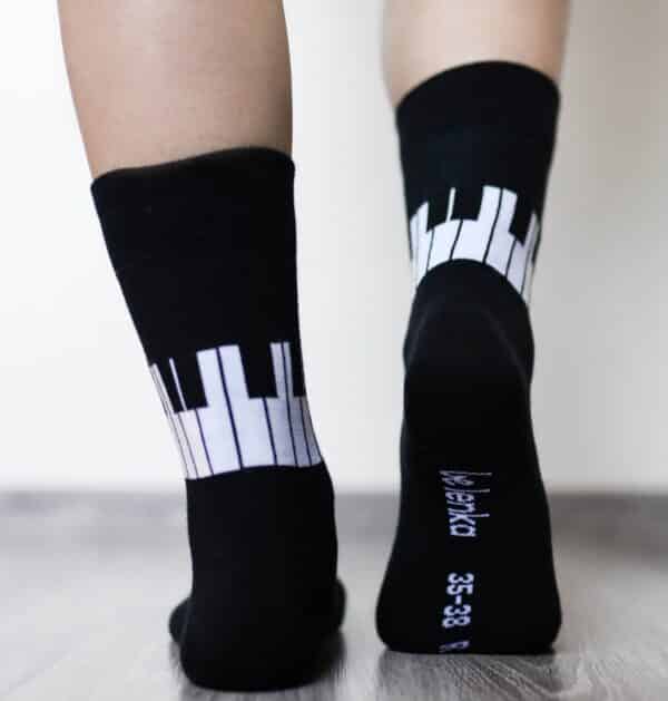 Be Lenka barefoot sokid Piano