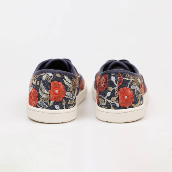 Lang. S Reed Bluebell barefoot tennised