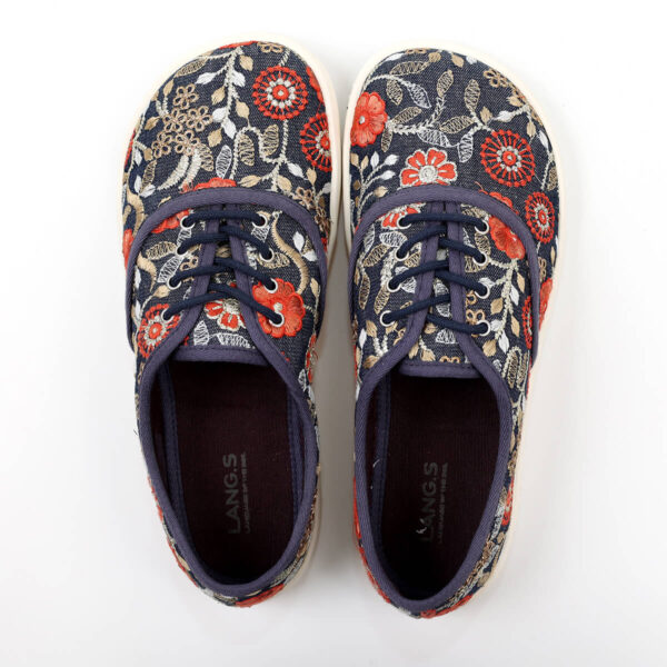 Lang. S Reed Bluebell barefoot tennised
