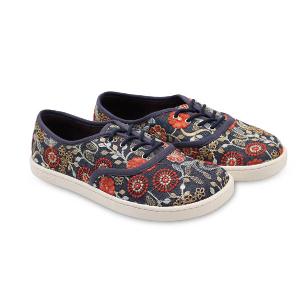 Lang. S Reed Bluebell barefoot tennised