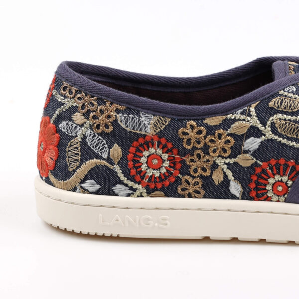 Lang. S Reed Bluebell barefoot tennised