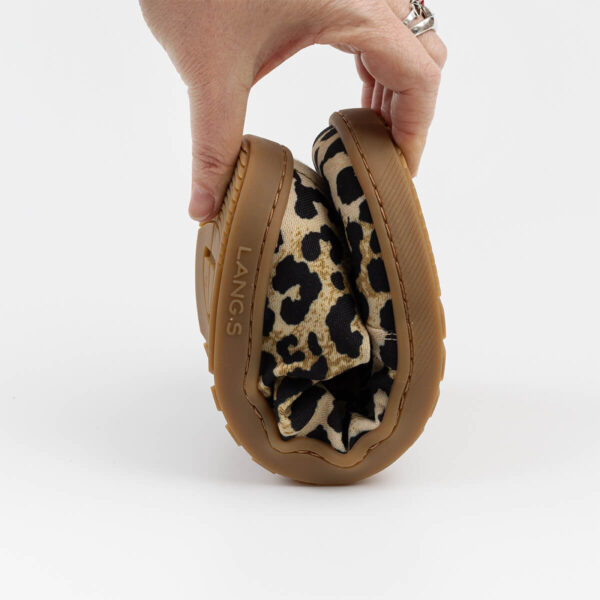 Lang. S Breeze Leopard barefoot tennised