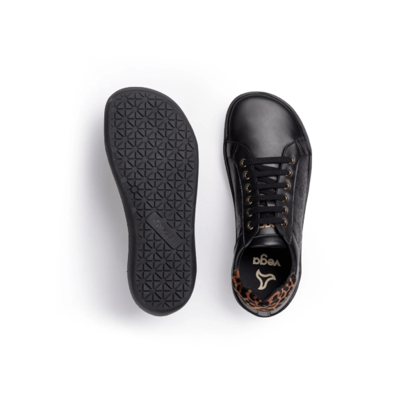 Vega Barefoot Fuego Negro mustad nahast tennised