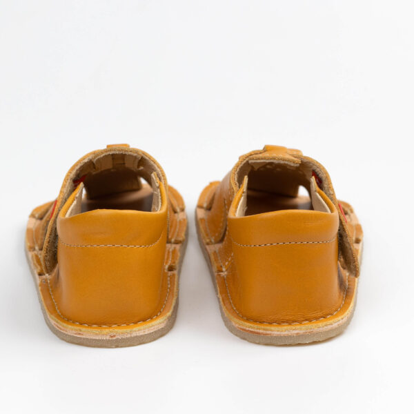 Lang.S by Tikki Aranya Ocre barefoot sandaalid
